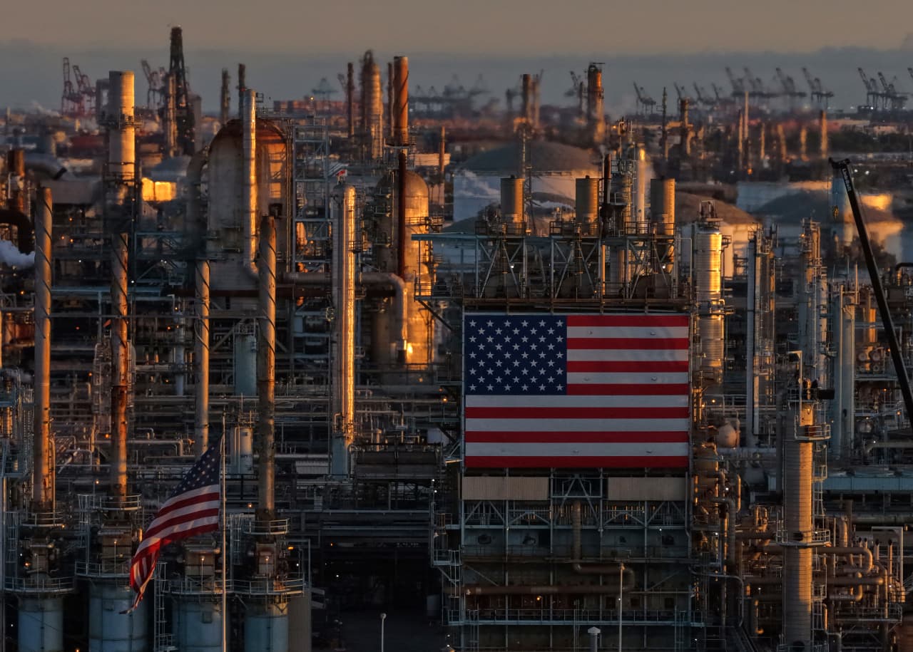 U.S. oil-refinery stocks are up roughly 150% this year. How long could this historic run last? — São Paulo Sports news