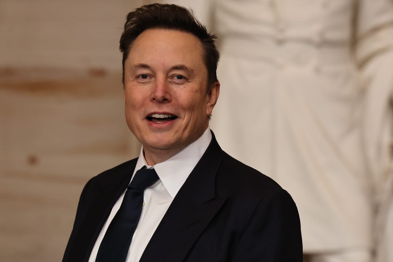 Musk says SpaceX landed a $40 billion debt deal — and forecasts doom for some AI rivals — MarketWatch, São Paulo Technology news