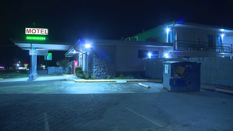 Newborn's body found near Texas dumpster. Arrest affidavit reveals disturbing timeline — KHOU 11 (Houston), São Paulo Community news